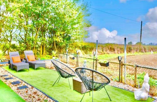 Sudbury Apartment | Relax at the Sunset Log Cabin – Rated 9.2/10 by Guests