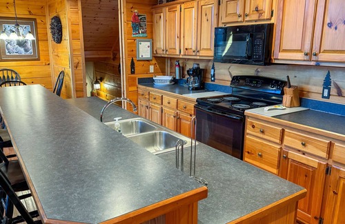 Wears Valley Cabin | Sunset Magic- 5BR/5BA Awesome View of Wears Valley