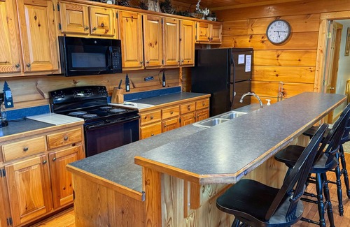 Wears Valley Cabin | Sunset Magic- 5BR/5BA Awesome View of Wears Valley