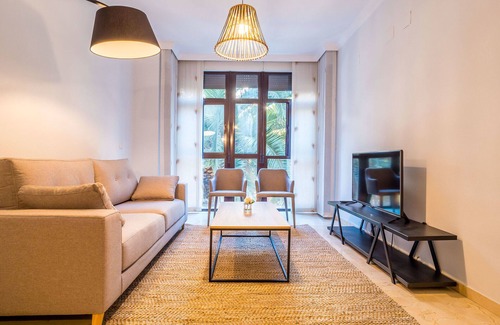 Ensanche Centro Apartment | Relaxing Sunset Malaga Apartments - Colón with Spa & Kitchen