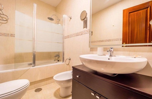 Ensanche Centro Apartment | Relaxing Sunset Malaga Apartments - Colón with Spa & Kitchen