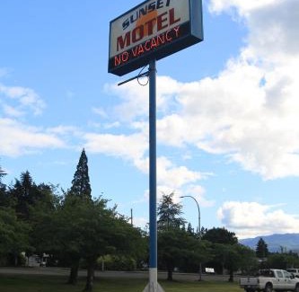 Port Alberni Hotel | Pet-Friendly Sunset Motel: Ideal for Families on a Budget