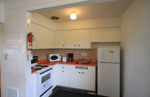Port Alberni Hotel | Eco-Friendly Comfort at Sunset Motel with Breakfast Included