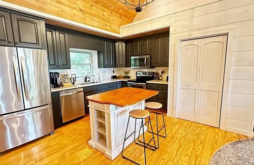 Wolf Laurel Cabin | Unwind at Mtn Sunset: Hot Tub, Game Room & Scenic Views