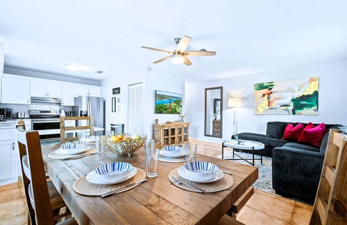 BallenIsles House | Relaxing Sunset Oasis with Spa and Beach Access