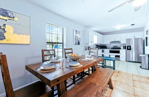 BallenIsles House | Relaxing Sunset Oasis with Spa and Beach Access