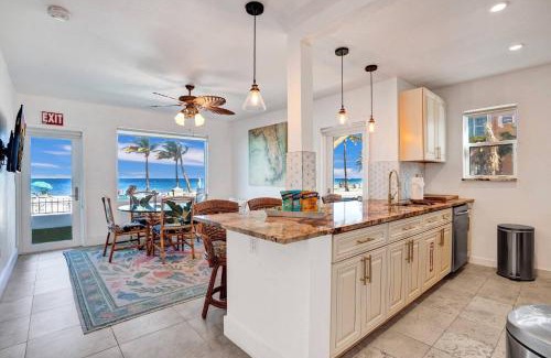 Hollywood House | Sunset Oceanfront Villa
