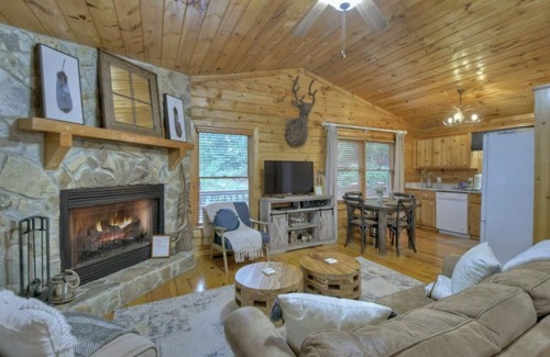 Blue Ridge Cabin | “Sunset On Aska”-Mountain View’s★Hot Tub★Fireplace