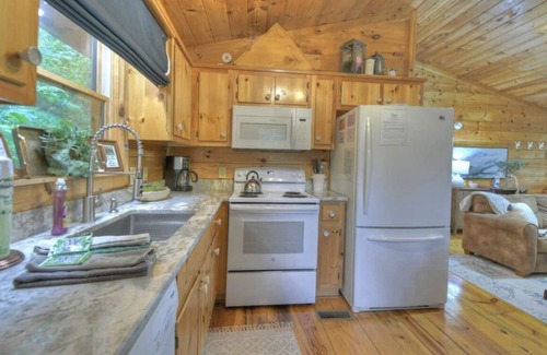 Blue Ridge Cabin | “Sunset On Aska”-Mountain View’s★Hot Tub★Fireplace