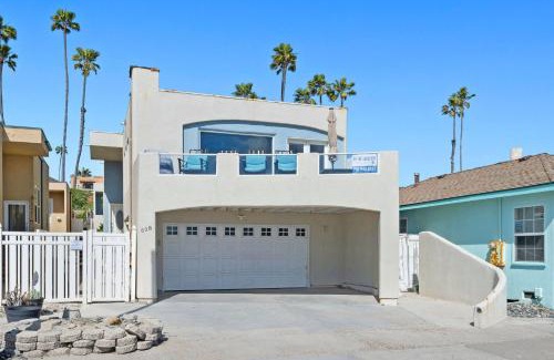 Townsite House | Relax at Sunset On The Strand - Family-Friendly Retreat