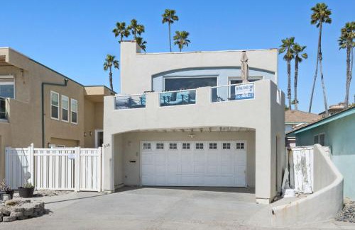 Townsite House | Relax at Sunset On The Strand - Family-Friendly Retreat