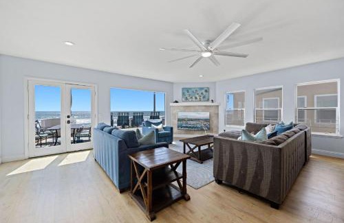 Townsite House | Relax at Sunset On The Strand - Family-Friendly Retreat