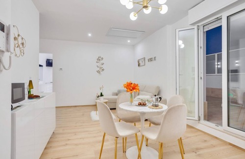 Municipio 3 Apartment | Serene Sunset Bari Apartment with Kitchen & Breakfast Options