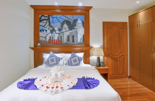 Mandalay Hotel | Unforgettable Sunset Palace View Suites with Pool & Dining