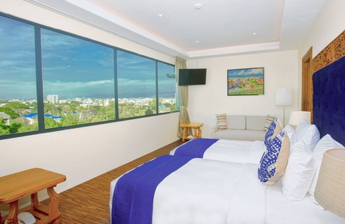 Mandalay Hotel | Unforgettable Sunset Palace View Suites with Pool & Dining