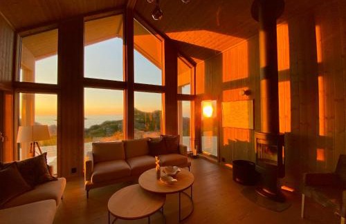 Bostad Ski Chalet | Stunning Sunset Panorama - Superior Cabin in Lofoten