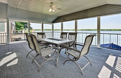 Albion House | Sunset Paradise | Covered Deck, Fire Pit, Lounge Chairs+ Kayaks