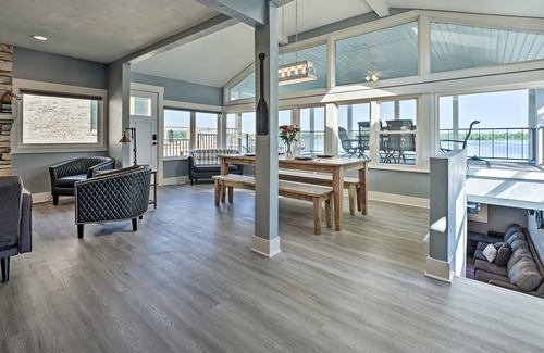 Albion House | Sunset Paradise | Covered Deck, Fire Pit, Lounge Chairs+ Kayaks