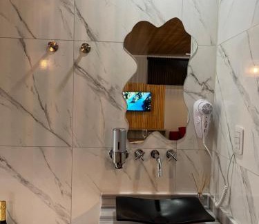 Almafuerte Apartment | Relax at Sunset Paradise Suites with Breakfast & Hot Tub