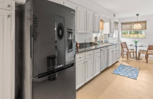 Virginia Park House | Inviting 3 Bedroom Pool Home in South Tampa with Putting Green