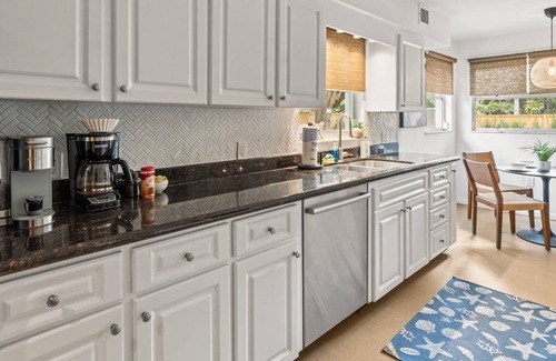 Virginia Park House | Inviting 3 Bedroom Pool Home in South Tampa with Putting Green