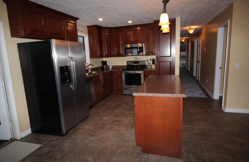 Dadeville Cabin | Experience Sunset Peninsula at Lake Martin: Ideal for Getaways