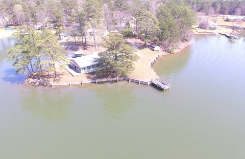Dadeville Cabin | Experience Sunset Peninsula at Lake Martin: Ideal for Getaways