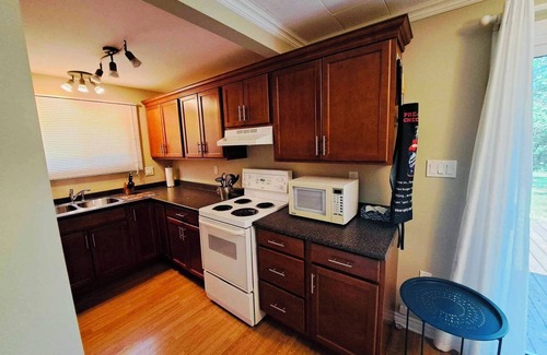Lambton Shores Cottage | Beachside Sunset Pines Cottage: Rated 9.4 with Ocean Views