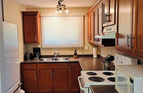 Lambton Shores Cottage | Beachside Sunset Pines Cottage: Rated 9.4 with Ocean Views