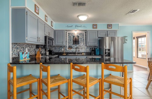 Silver Cay House | Discover Sunset Point: Walk to Beaches and Enjoy Ocean Views