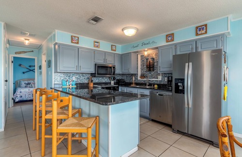 Silver Cay House | Discover Sunset Point: Walk to Beaches and Enjoy Ocean Views