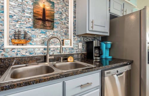 Silver Cay House | Discover Sunset Point: Walk to Beaches and Enjoy Ocean Views