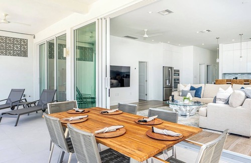 Northwest Point Condo | Sunset Point - New Oceanfront Luxury 3 Bed Condo with Stunning Views and Diving