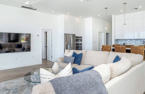 Northwest Point Condo | Sunset Point - New Oceanfront Luxury 3 Bed Condo with Stunning Views and Diving