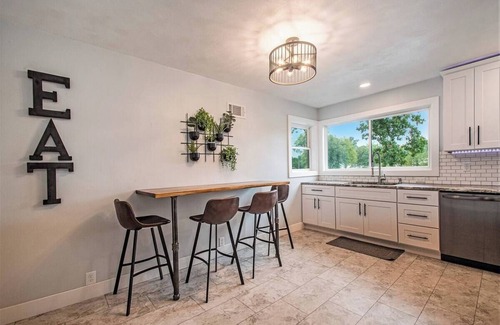 Wyatt House | Sunset Point: Spacious 4-bedroom house in Elkhart with WiFi, AC, Swim Spa