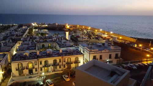Lomo Quiebre Apartment | Inviting Sunset Puerto de Mogan with Ocean View & Hot Tub