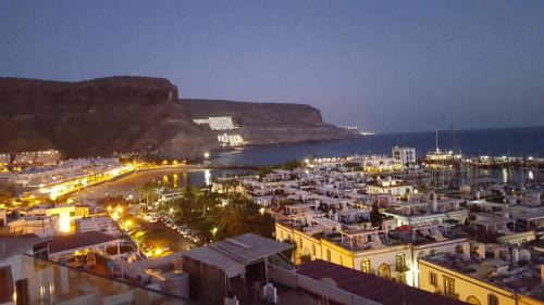 Lomo Quiebre Apartment | Inviting Sunset Puerto de Mogan with Ocean View & Hot Tub
