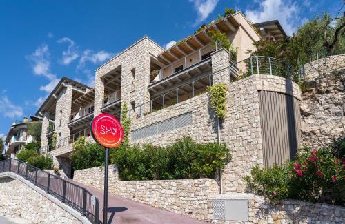 Brenzone sul Garda Apartment | Inviting Sunset Residence: 4-Star with Ocean Views