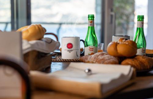 Brenzone sul Garda Apartment | Inviting Sunset Residence: 4-Star with Ocean Views