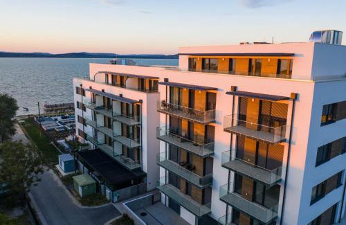 Fonyodliget Apartment | Relax at Sunset Resort 311 with Oceanfront Bliss