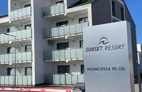 Grzybowo Apartment | Unwind at Sunset Resort: Beachfront Escape with Ocean Views