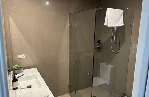Mount Eliza House | Unwind at Sunset Resort Guest Suite with Pool & Spa