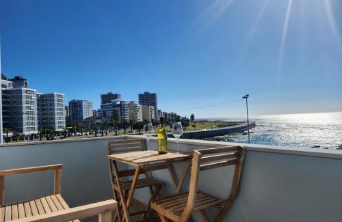 Mouille Point Apartment | Beachfront Bay Point Retreat: Guest Rated 9.4/10