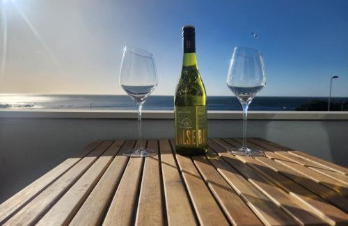 Mouille Point Apartment | Beachfront Bay Point Retreat: Guest Rated 9.4/10