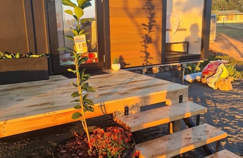 Glan Devon House | Cozy Sunset Retreat with Kitchen & Pet-Friendly Amenities