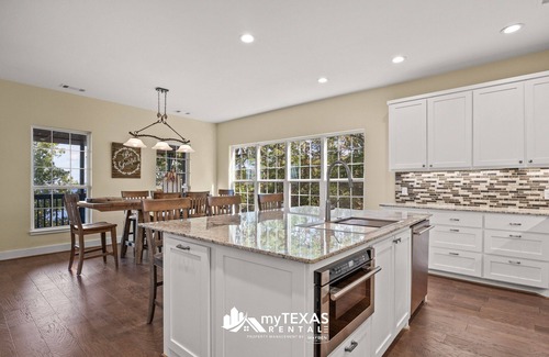 Dogwood House | Relaxing Sunset Retreat on Lake Bob Sandlin for Families