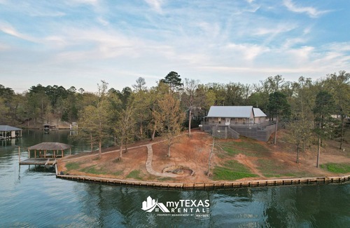 Dogwood House | Relaxing Sunset Retreat on Lake Bob Sandlin for Families