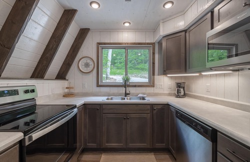 Innsbrook Ski Chalet | Exceptional Sunset Ridge Hideaway with Oceanfront Views