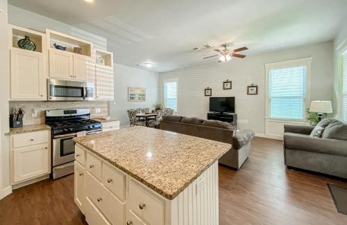 Sailhouse House | Beautiful Sunset Sail: 4-Star Stay with Pool & Pet Friendly