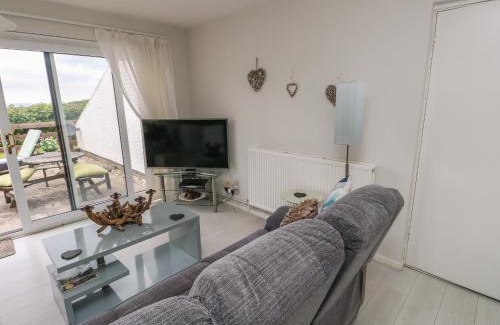 Deganwy Apartment | Discover Sunset Sands: 4-Star Family and Pet-Friendly Escape